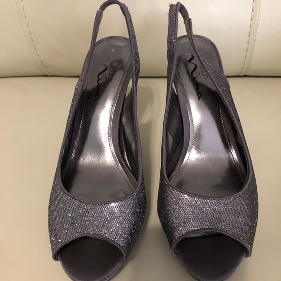 Touch of Nina silver glittery shoes, Sz 9 - Picture 4 of 5